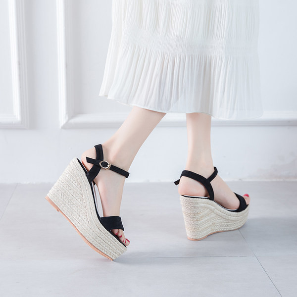 Σύγχρονα γυναικεία σανδάλια με πλατφόρμα ύψους 11 cm