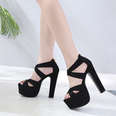 Γυναικεία μαύρα παπούτσια με λουράκια και ψηλά τακούνια