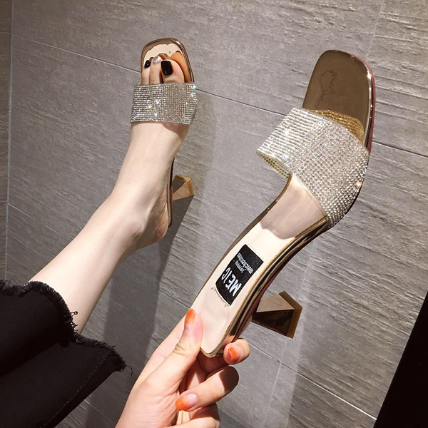 Γυναικείες παντόφλες casual με τακούνι και διακοσμητικές πέτρες