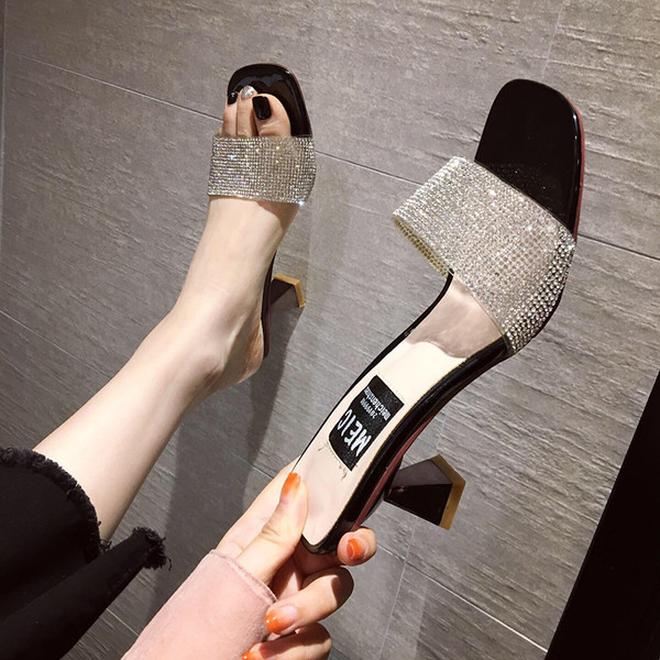 Γυναικείες παντόφλες casual με τακούνι και διακοσμητικές πέτρες