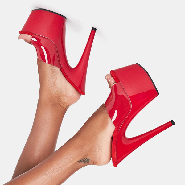 Naiste kõrge kontsaga kunstnahast kingad kolmes värvitoonis