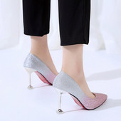 Νέο μοντέλο κομψά γυναικεία παπούτσια με τακούνια με λαμπερό αποτέλεσμα