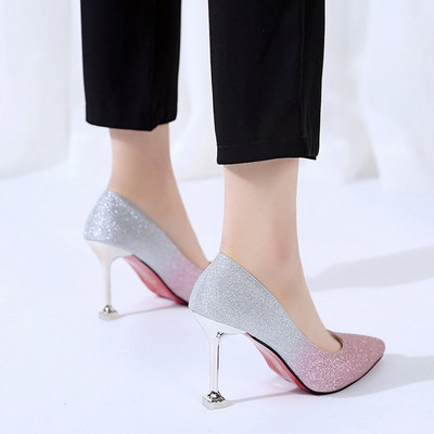 Νέο μοντέλο κομψά γυναικεία παπούτσια με τακούνια με λαμπερό αποτέλεσμα