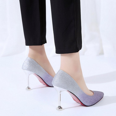 Νέο μοντέλο κομψά γυναικεία παπούτσια με τακούνια με λαμπερό αποτέλεσμα