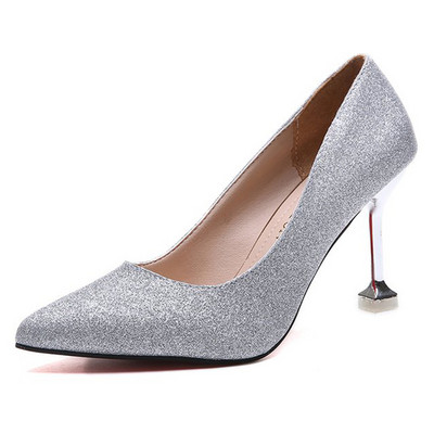 Νέο μοντέλο κομψά γυναικεία παπούτσια με τακούνια με λαμπερό αποτέλεσμα
