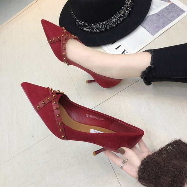 Επίσημα γυναικεία παπούτσια με τακούνια από οικολογικό σουέτ με μεταλλικά τρουξ