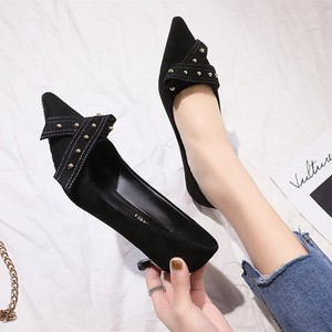 Νέο μοντέλο κομψά γυναικεία παπούτσια με λεπτά τακούνια με διακόσμηση