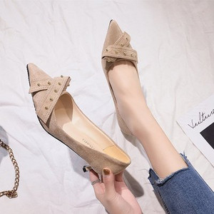 Νέο μοντέλο κομψά γυναικεία παπούτσια με λεπτά τακούνια με διακόσμηση