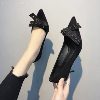 Νέο μοντέλο κομψά γυναικεία παπούτσια με λεπτά τακούνια με διακόσμηση