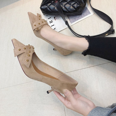 Νέο μοντέλο κομψά γυναικεία παπούτσια με λεπτά τακούνια με διακόσμηση