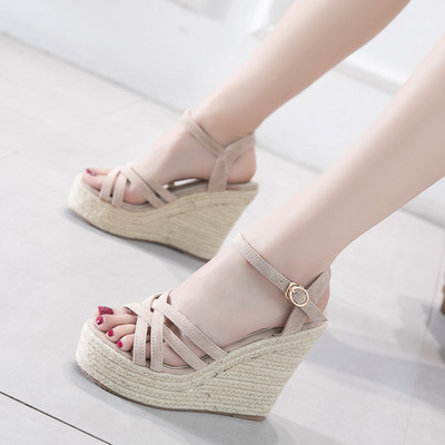 Σύγχρονα γυναικεία σανδάλια με λουράκια και πλατφόρμα ύψους 12 cm