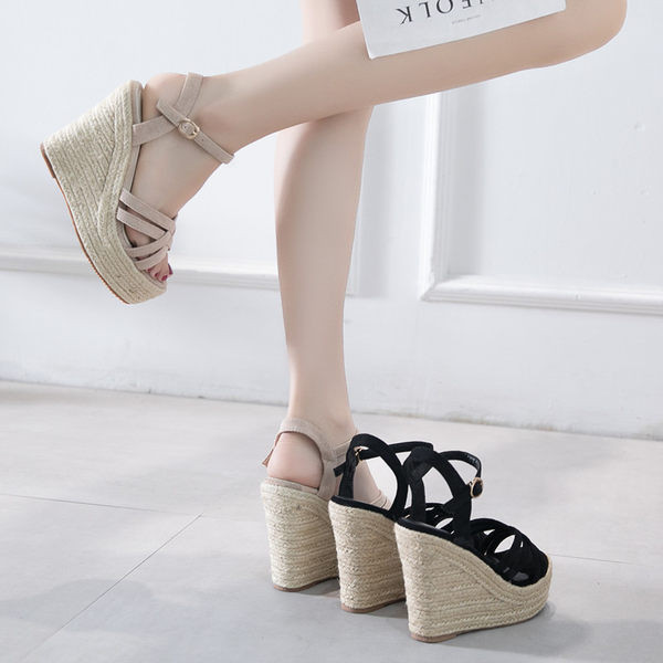 Σύγχρονα γυναικεία σανδάλια με λουράκια και πλατφόρμα ύψους 12 cm