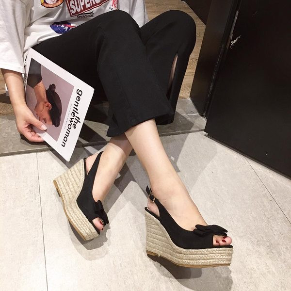 Uus mudel naiste seemisnahast paelaga sandaalid