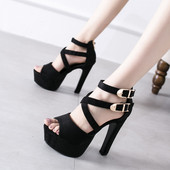 Νέο μοντέλο γυναικεία σανδάλια με λουράκια και αγκράφα - μαύρο χρώμα