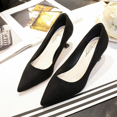 Κομψά γυναικεία παπούτσια με τακούνια με διακοσμητική αγκράφα από πέρλες και πέτρες