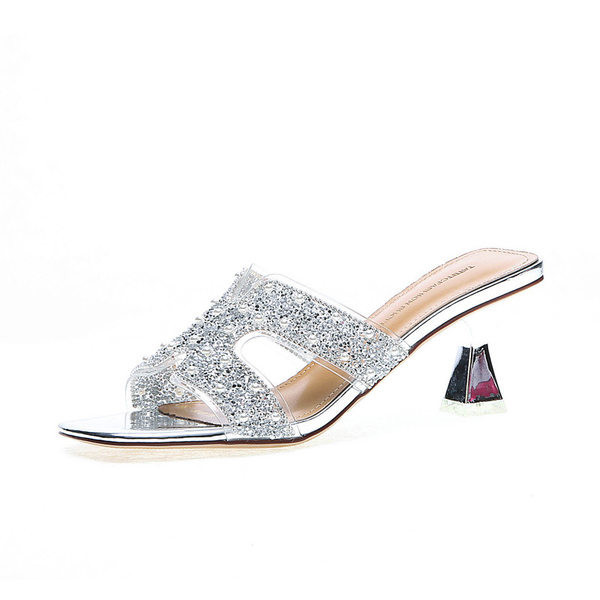 Naiste ümarad õhukese kontsa ja dekoratiivkividega sussid