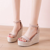 Vabaaja naiste sandaalid pandlaga ja 10,5 cm platvormiga