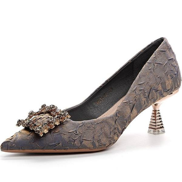 Γυναικεία  παπούτσια με λεπτό τακούνι και διακοσμητικές πέτρες