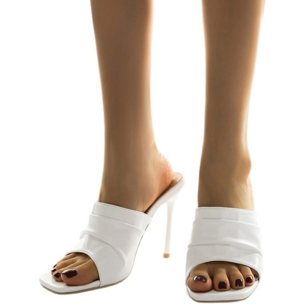 Γυναικείες έκο δερμάτινες παντόφλες με λεπτό τακούνι - λευκό χρώμα