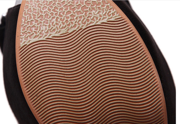 Γυναικεία παπούτσια με λεπτά τακούνια σε μαύρο χρώμα