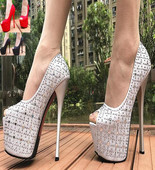 Γυναικεία παπούτσια με διακοσμητικές πέτρες και ψηλά τακούνια σε τρία χρώματα