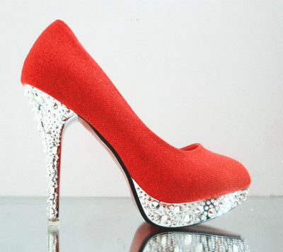 Naiste kõrge kontsaga kingad ja kivid mitmes värvitoonis