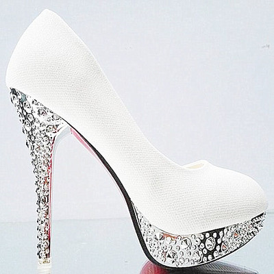 Naiste kõrge kontsaga kingad ja kivid mitmes värvitoonis