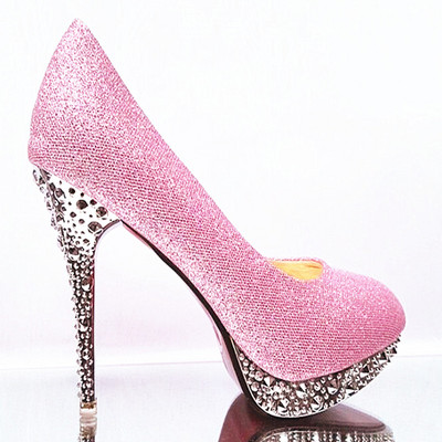 Naiste kõrge kontsaga kingad ja kivid mitmes värvitoonis