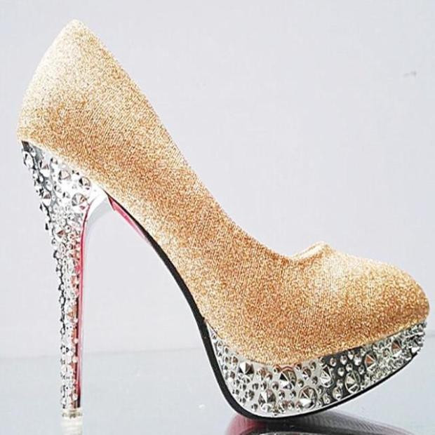 Naiste kõrge kontsaga kingad ja kivid mitmes värvitoonis