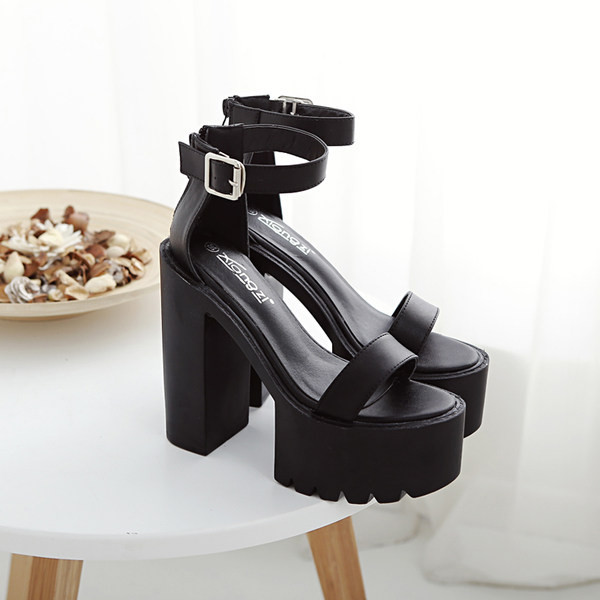 Γυναικεία έκο δερμάτινα σανδάλια με αγκράφα και ψηλό τακούνι