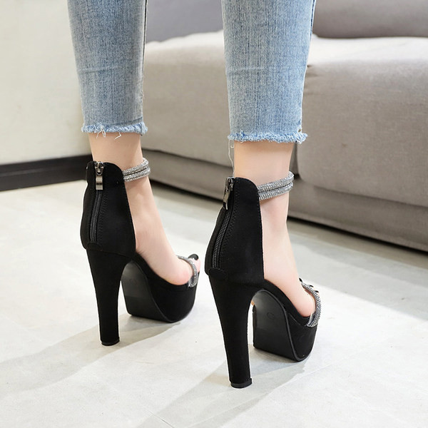 Μοντέρνα γυναικεία σανδάλια με ψηλό τακούνι 13 εκατοστά σε μαύρο χρώμα