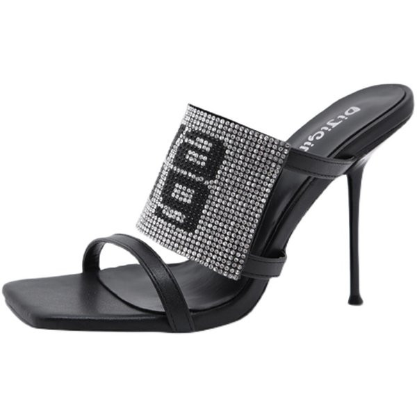 Γυναικείες παντόφλες με λεπτό τακούνι και διακοσμητικές πέτρες