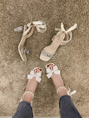 Γυναικεία σανδάλια με κορδέλα και λουράκια από πέρλες - δύο μοντέλα