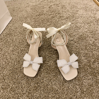 Γυναικεία σανδάλια με κορδέλα και λουράκια από πέρλες - δύο μοντέλα