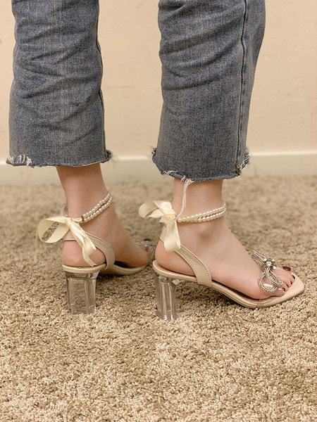 Γυναικεία σανδάλια με κορδέλα και λουράκια από πέρλες - δύο μοντέλα