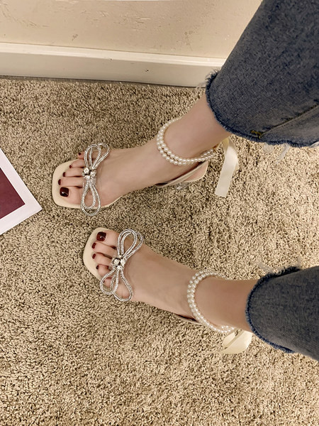 Γυναικεία σανδάλια με κορδέλα και λουράκια από πέρλες - δύο μοντέλα