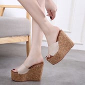 Νέο μοντέλο γυναικείες παντόφλες με υψηλή πλατφόρμα 13,5 cm