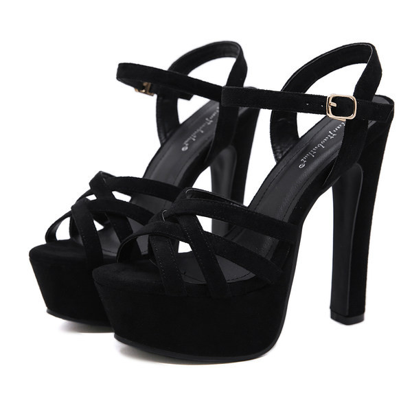 Moodsad naiste sandaalid rihmadega ja 13,5 cm kõrge kontsaga