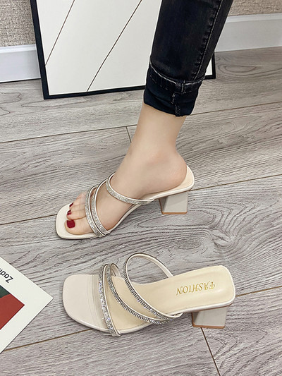 Naiste ümarad kõrge kandilise kontsa ja dekoratiivkividega sussid