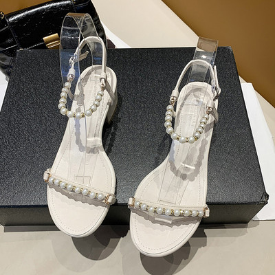 Γυναικεία σανδάλια με πέρλες και χαμηλό τακούνι - 5 cm