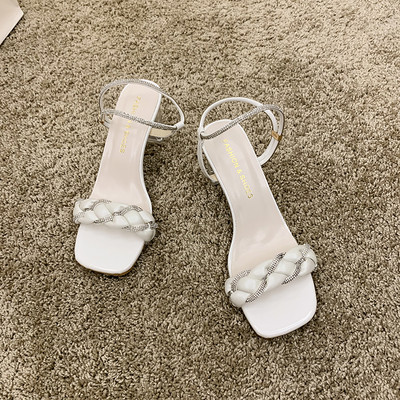 Γυναικεία σανδάλια με τακούνι 7 εκατοστά και διακοσμητικές πέτρες