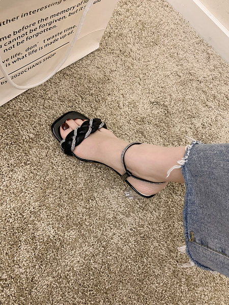 Γυναικεία σανδάλια με τακούνι 7 εκατοστά και διακοσμητικές πέτρες