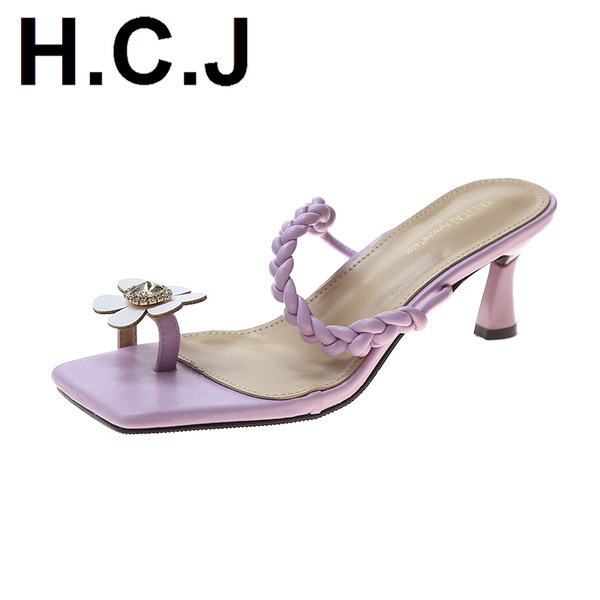 Γυναικείες παντόφλες με τρισδιάστατο στοιχείο και τακούνι σε διάφορα χρώματα