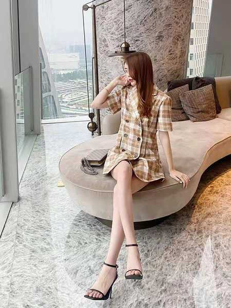 Νέο μοντέλο γυναικεία σανδάλια με λεπτό τακούνι 10 cm