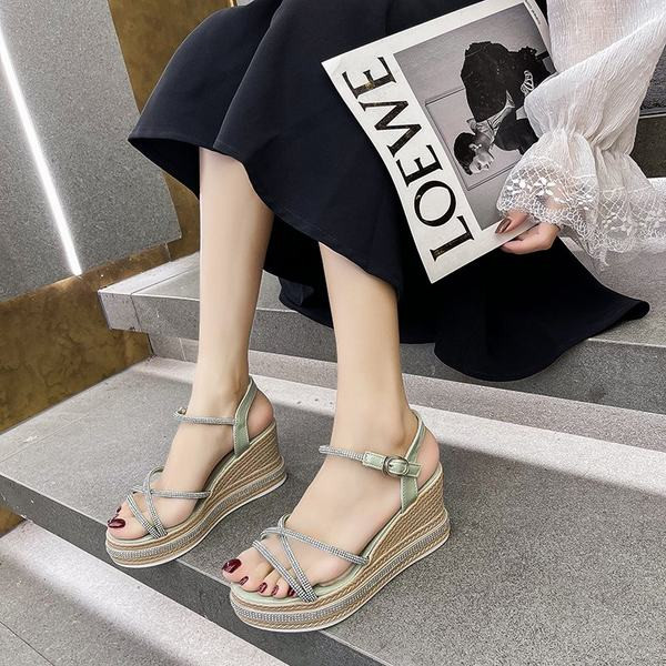 Γυναικεία πλατφόρμα σανδάλια με διακοσμητικές πέτρες σε τρία χρώματα