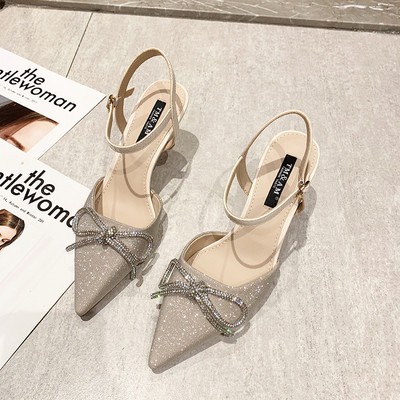 Γυναικεία σανδάλια με κορδέλα και λεπτό τακούνι