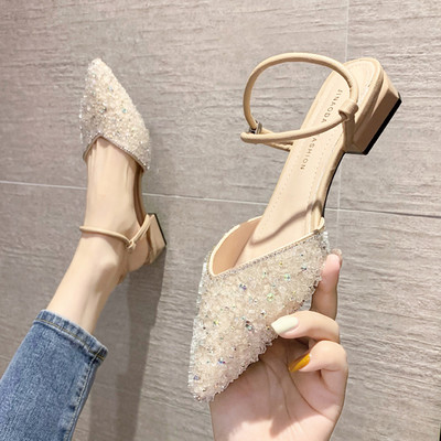 Γυναικεία μυτερά σανδάλια με τετράγωνο τακούνι και διακοσμητικές πέτρες