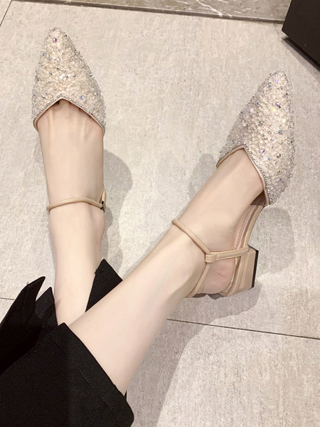 Γυναικεία μυτερά σανδάλια με τετράγωνο τακούνι και διακοσμητικές πέτρες