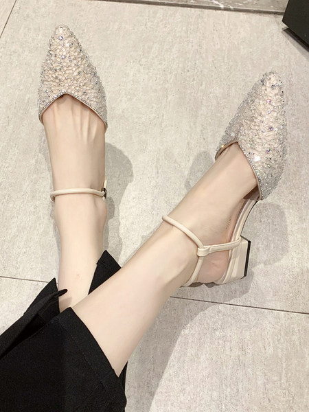 Γυναικεία μυτερά σανδάλια με τετράγωνο τακούνι και διακοσμητικές πέτρες