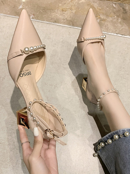 Κομψά γυναικεία σανδάλια με αγκράφα και πέρλες